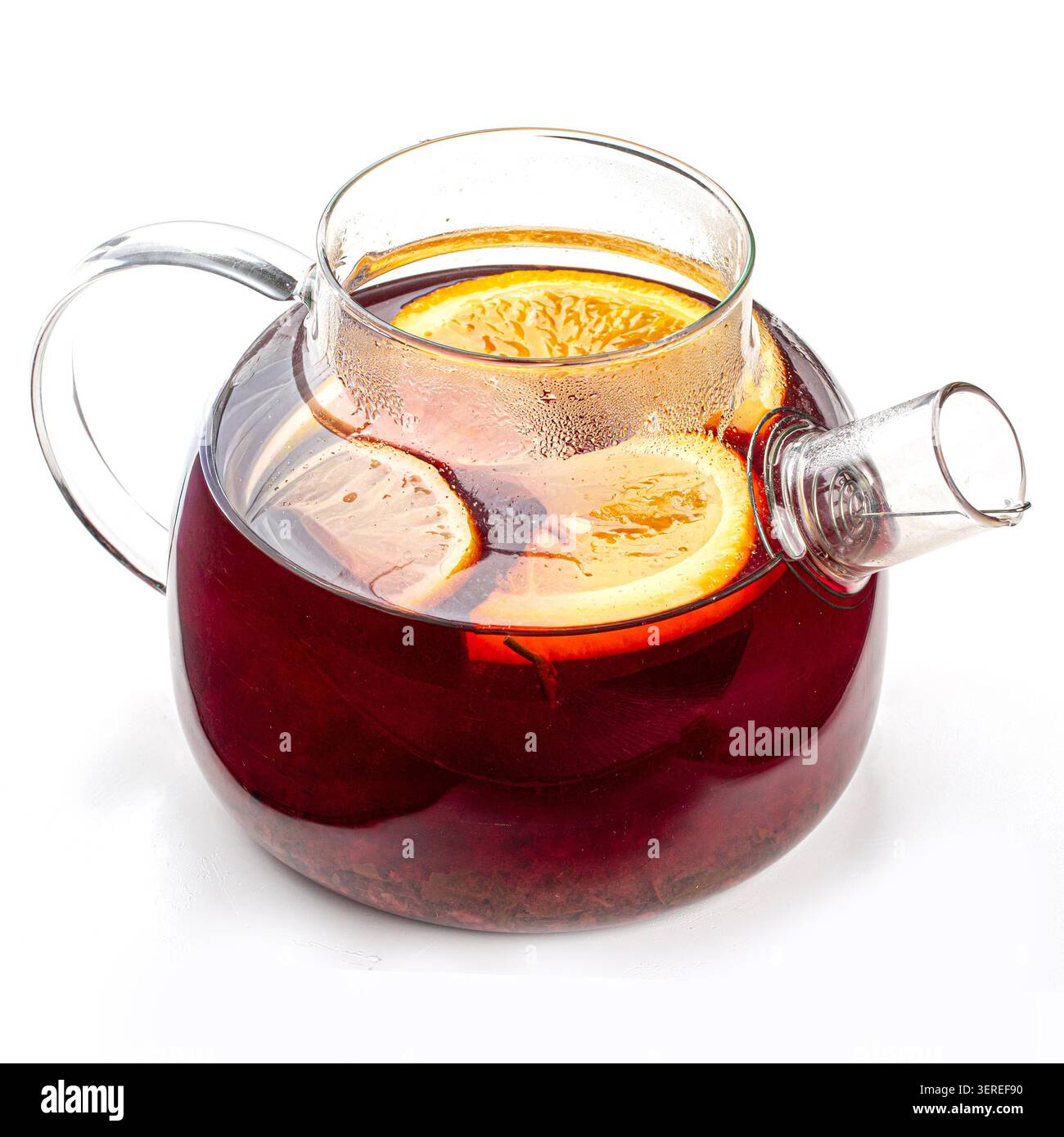 Théière en verre avec thé rouge aux fruits et orange Banque D'Images