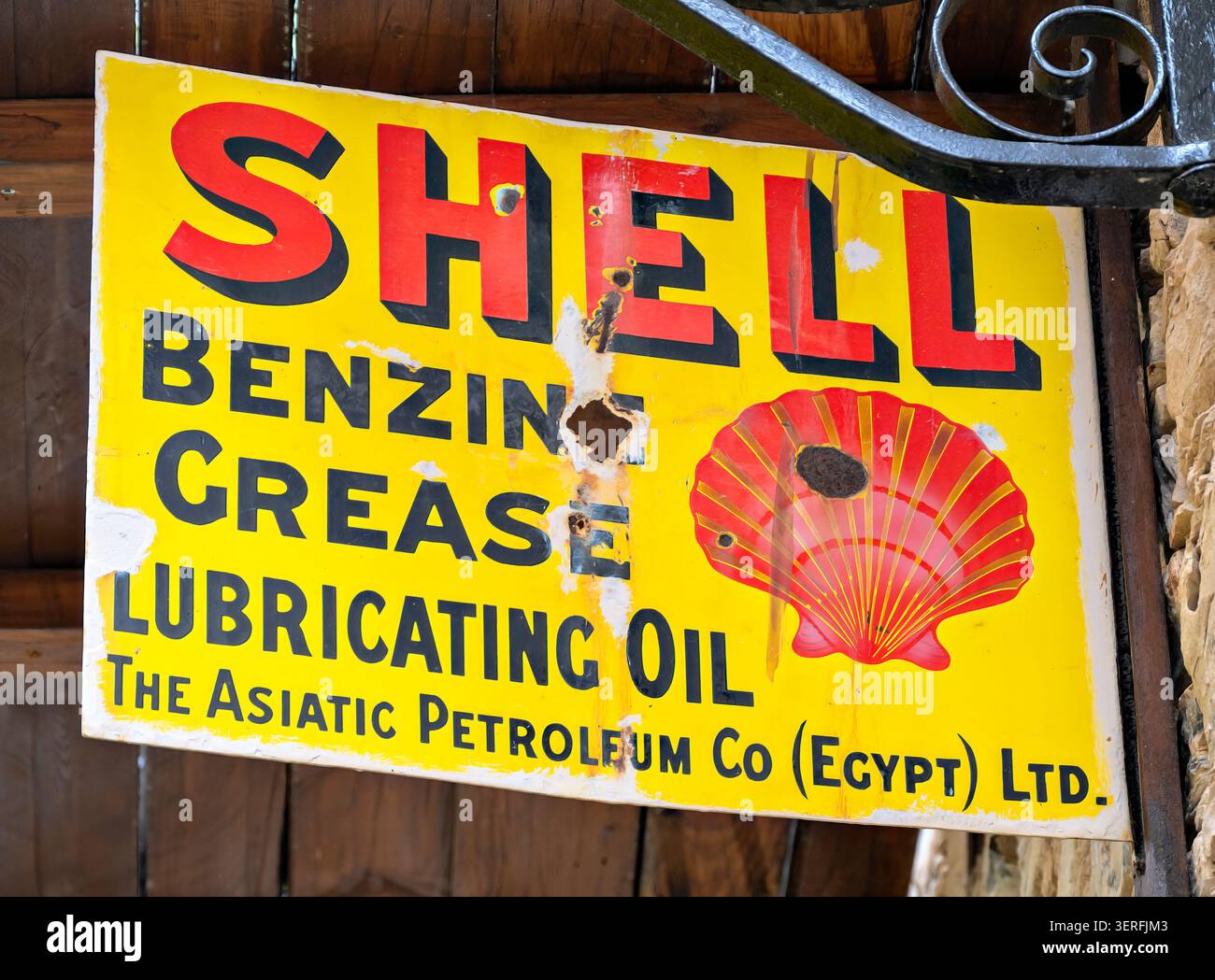 Ancien panneau publicitaire pour les produits Shell de 'The Asiatic Petroleum Co (Egypt)' à Chypre Banque D'Images