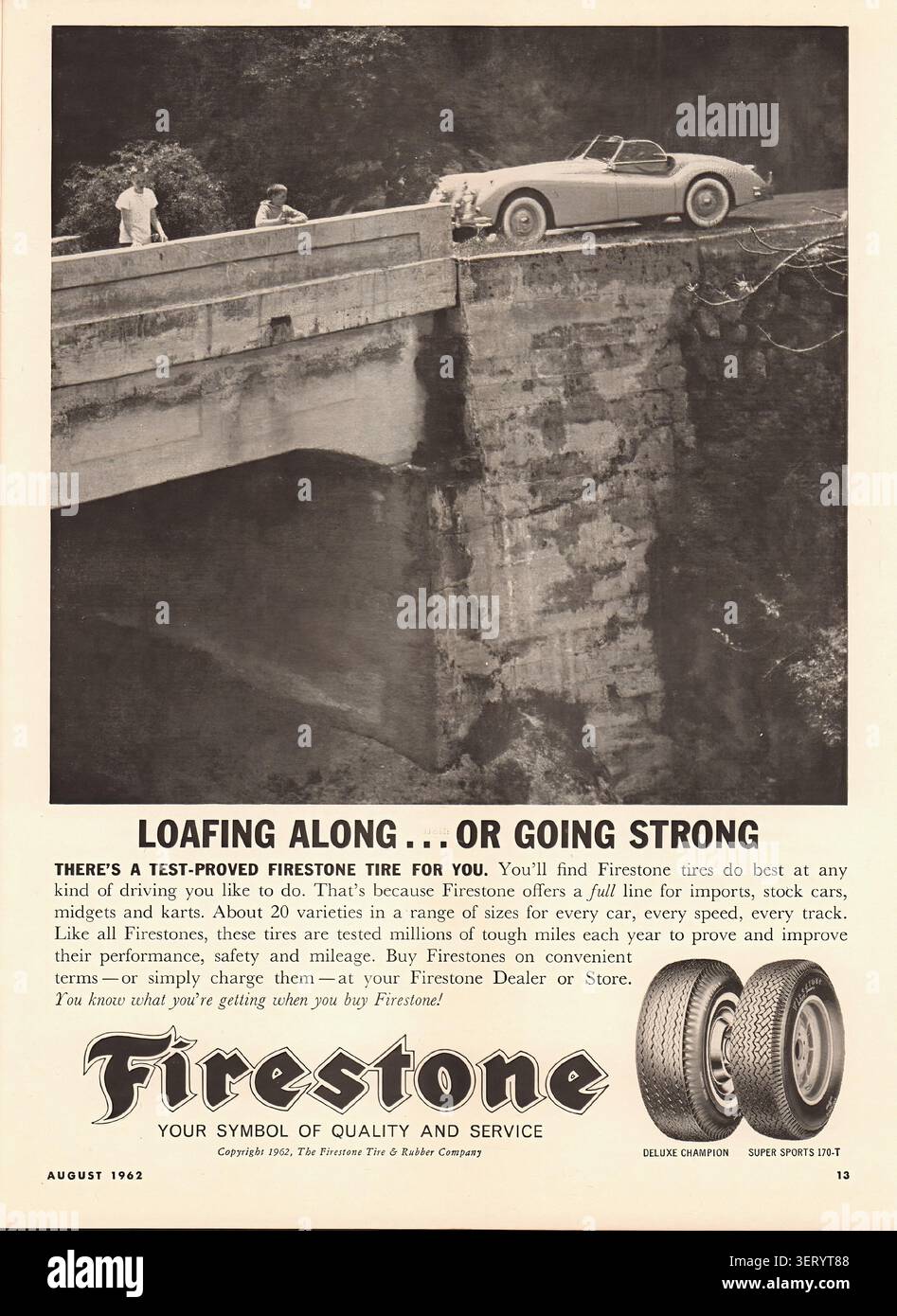 1962 Firestone Tire Advertisement graphique de voiture de sport août 1962 - Vintage US publicité dans la presse Banque D'Images