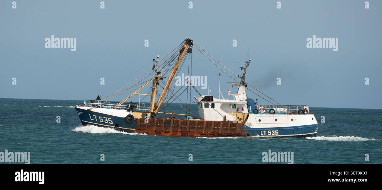 Chalutier de pêche le Korenbloem (LT535), photographié au large de la côte de Brixham, Devon, Angleterre, Royaume-Uni - navire est maintenant appelé Jordan A. Banque D'Images