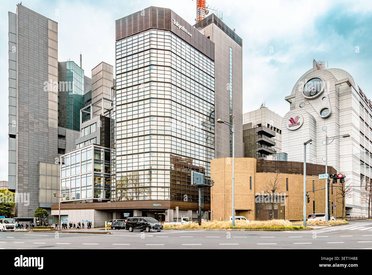Bâtiment Wacoal Kojimachi par Kisho Kurokawa à côté du FM Center de Tokyo FM à Hanzomon, Tokyo, Japon. Banque D'Images