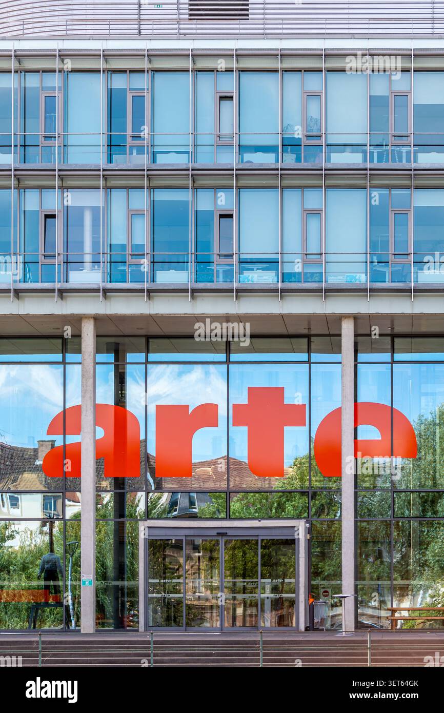 Enseigne et logo sur le siège d'Arte, Strasbourg, France. Arte est une chaîne de télévision européenne franco-allemande de service public dédiée à la culture Banque D'Images