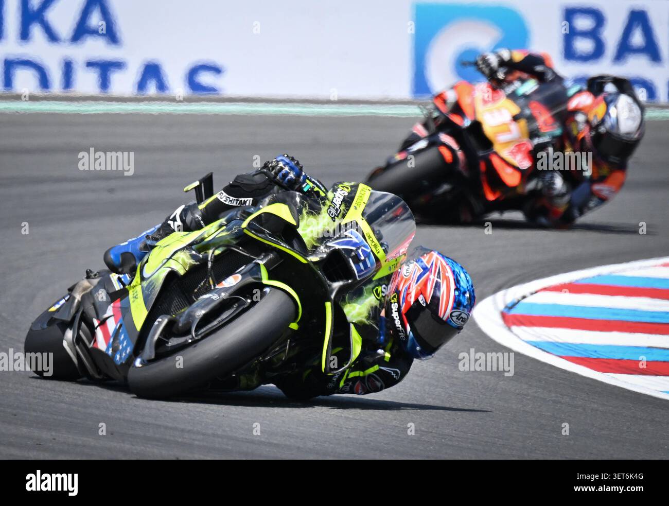 Brno, République tchèque. 21 juin 2026. République tchèque Grand Prix moto, Championnat du monde MotoGP, catégorie MotoGP, à Brno, République tchèque, le 21 juin 2026. De gauche à droite ai Ogura du Japon et Pedro Acosta d'Espagne. Crédit : Lubos Pavlicek/CTK photo/Alamy Live News Banque D'Images