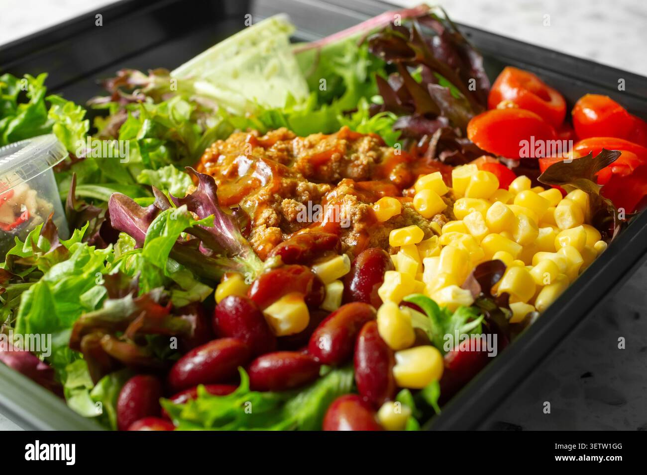 Une vue rapprochée d'une salade de tacos. Banque D'Images