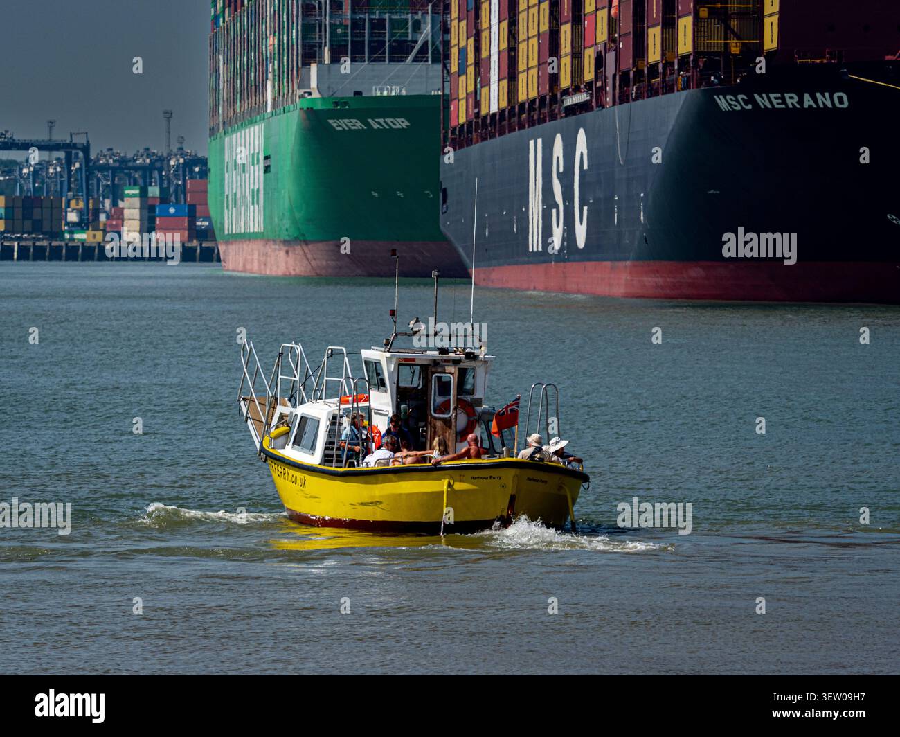 Le ferry de Harwich Harbour transporte des passagers à pied de Harwich au port de Felixstowe, dans l'est de l'Angleterre. Ferry pour le port de Felixstowe. Banque D'Images