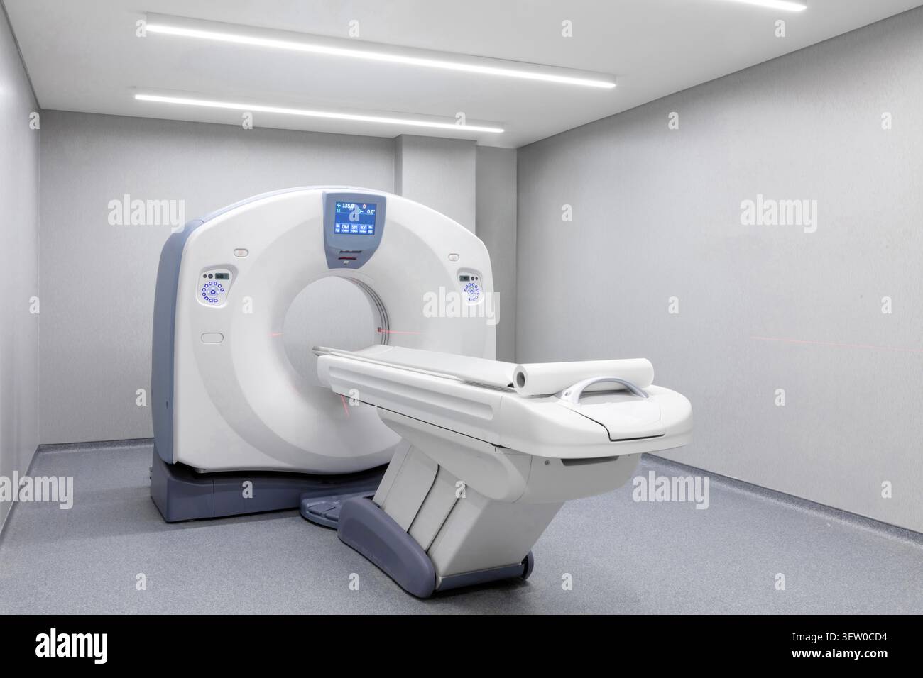 Centre de radiologie hospitalier moderne équipé d'un scanner TDM, IRM ou TEP de haute technologie. Imagerie de médecine nucléaire avancée, résonance magnétique et scintigraphie. Banque D'Images