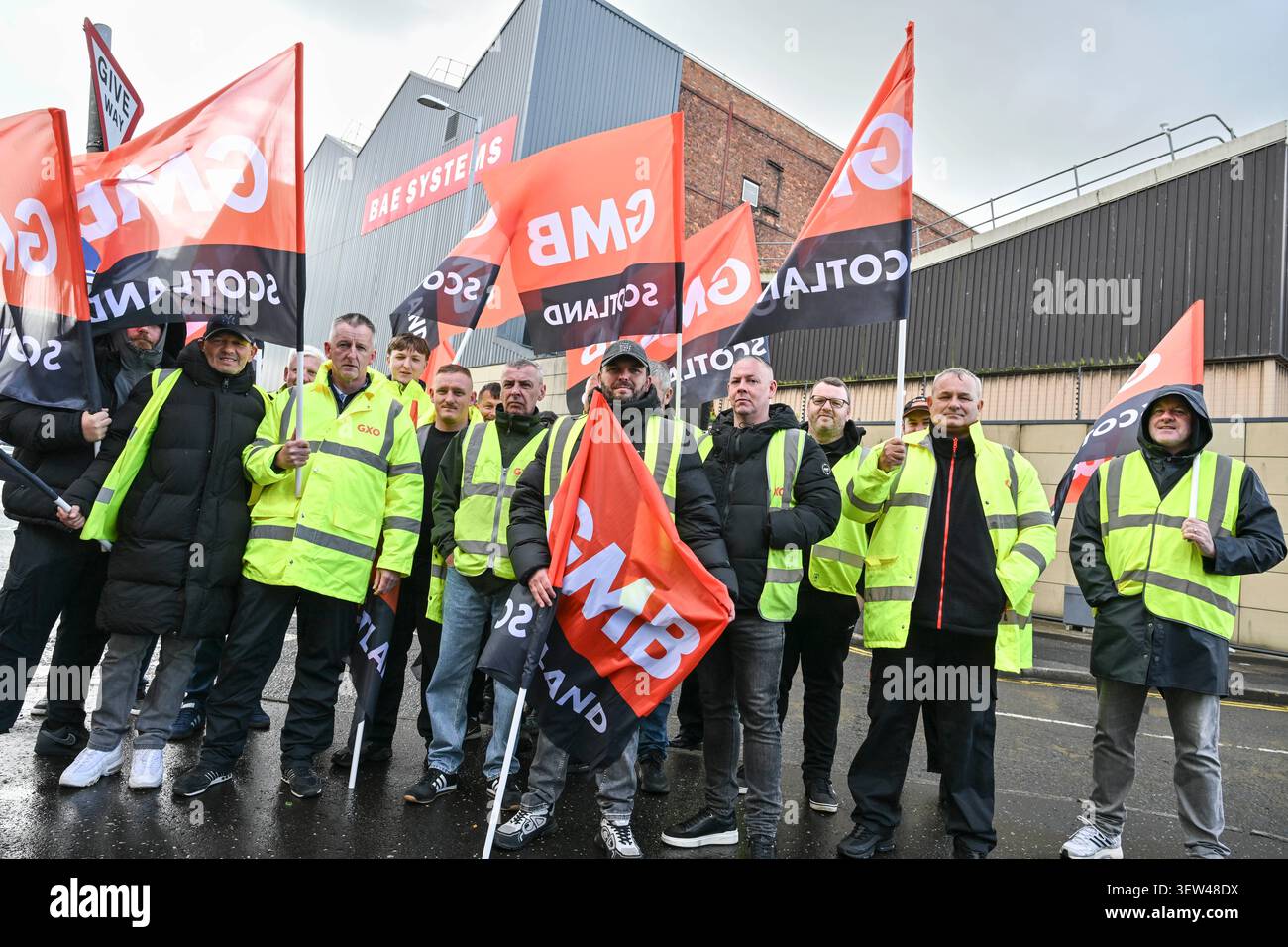 BAE Systems, South Street, Glasgow, Écosse, Royaume-Uni. 9 mai 2026. Les ouvriers du chantier naval de Glasgow ont quitté le chantier dans un nouveau conflit salarial, suscitant des craintes de fourrure Banque D'Images