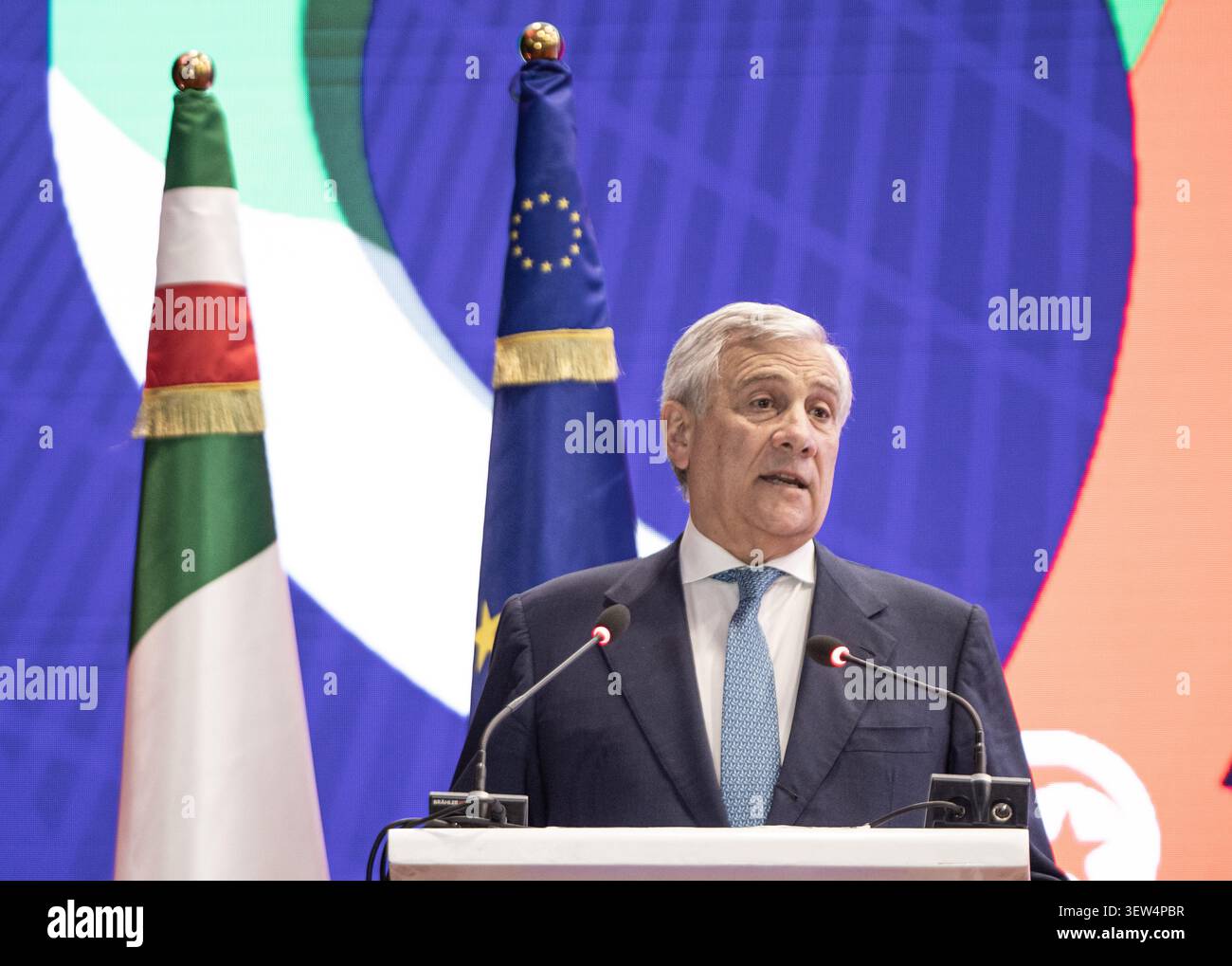 Antonio Tajani (né le 4 août 1953) est un homme politique italien, vice-premier ministre et ministre des Affaires étrangères Banque D'Images