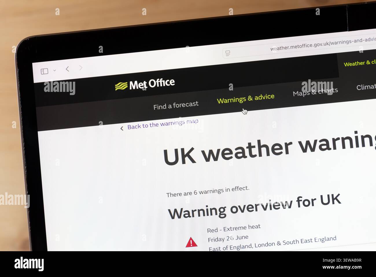 Ostersund, Suède – 26 juin 2026. Le site web des avertissements de chaleur du Met Office. Banque D'Images