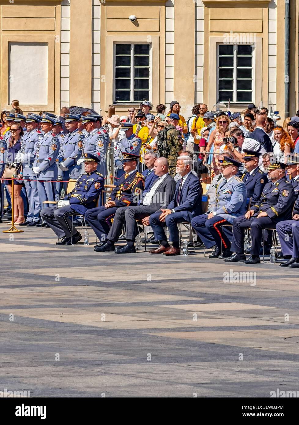Prague, République tchèque - 25 juin 2026 : cérémonie officielle au château de Prague en présence du Président de la République tchèque. Cérémonie en uniforme Banque D'Images