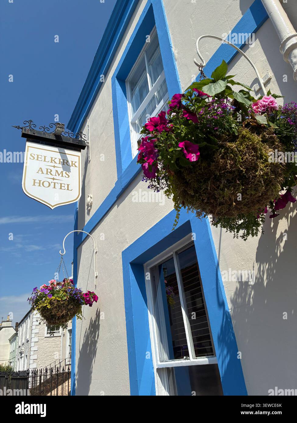 Le Selkirk Arms Hotel à Kirkcudbright à Dumfries et Galloway dans le sud-ouest de l'Écosse - photo juin 2026 - Image de stock capturée avec un smartphone