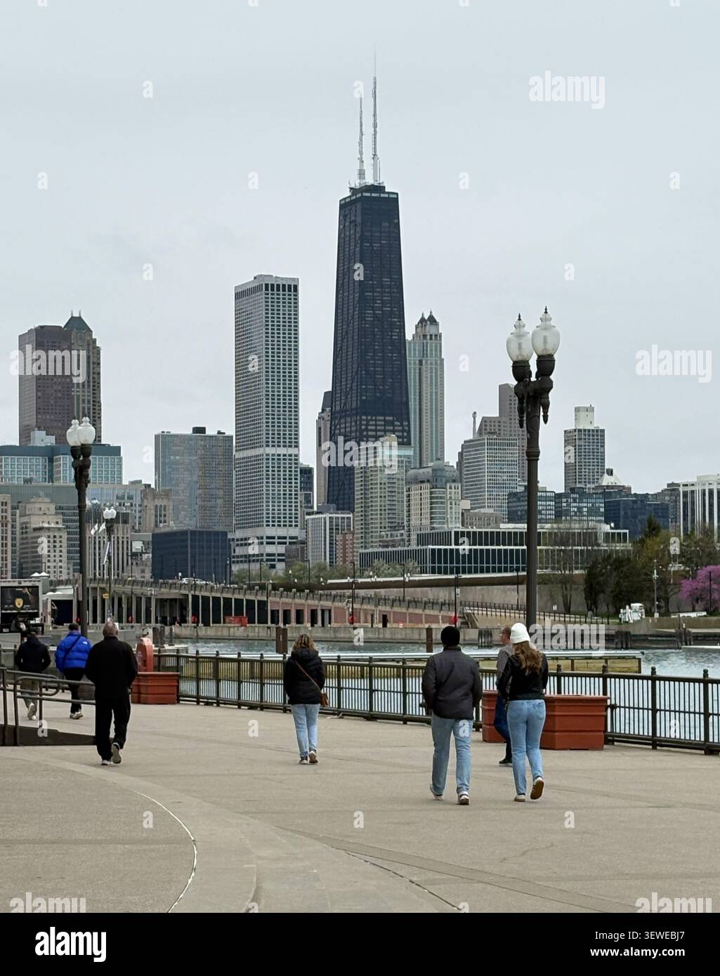 La vue depuis Navy Pier vers l'ouest jusqu'à Chicago's Loop Banque D'Images