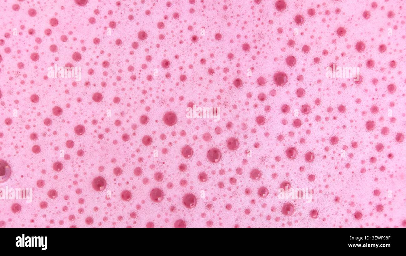 texture de mousse de savon rose avec des bulles douces et une apparence propre et fraîche. Ce fond abstrait est idéal pour la marque cosmétique, paquet de soins de la peau Banque D'Images