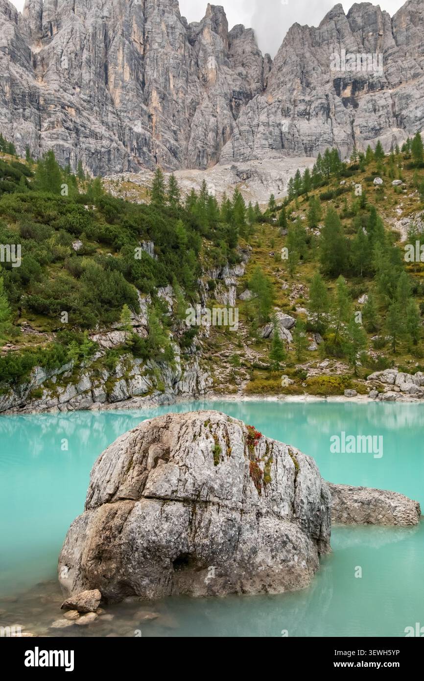 Lac Lago di Sorapis dans Dolomites montagne Alpes italiennes Banque D'Images