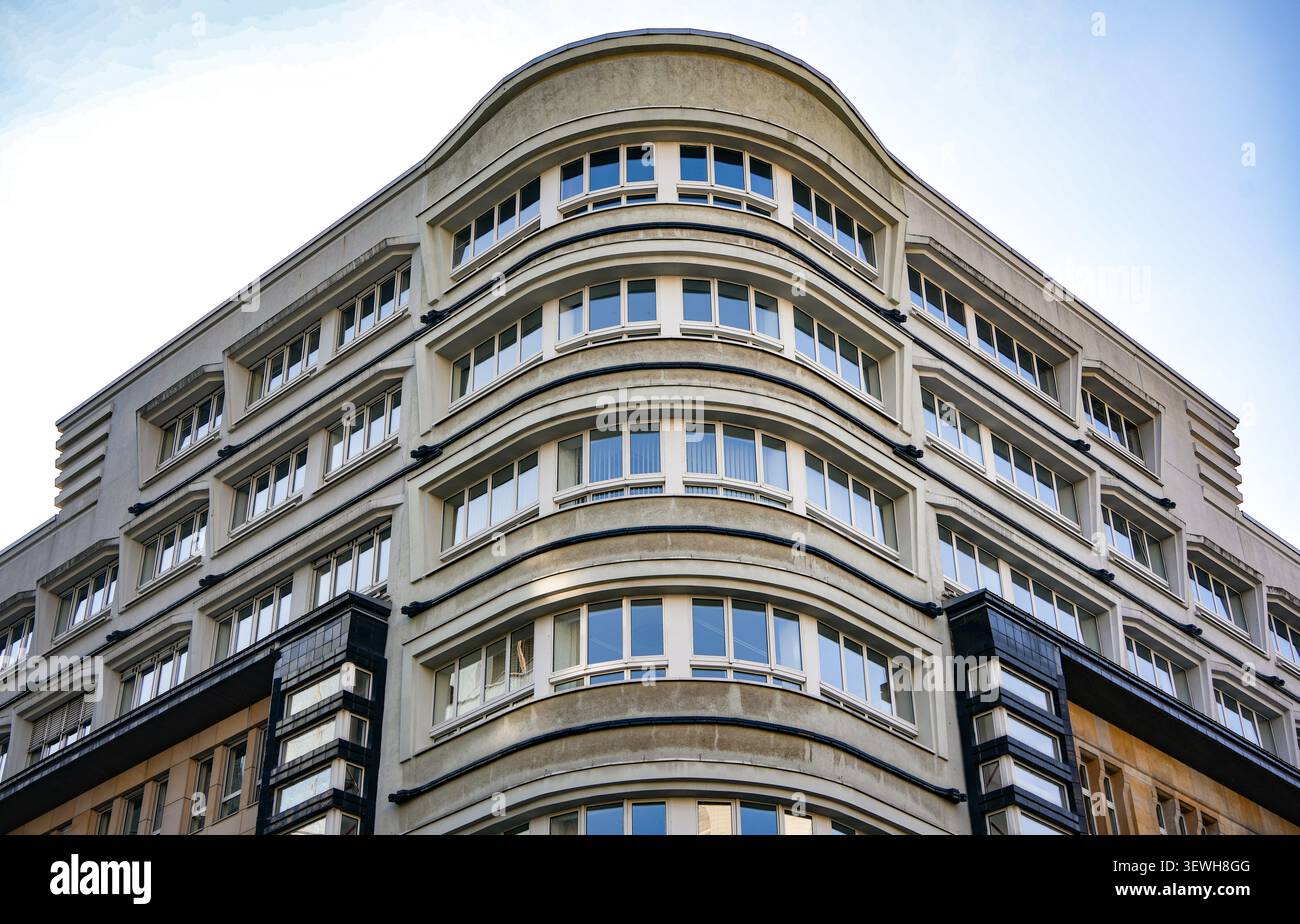 Mosse-Haus Berlin par Erich Mendelsohn, immeuble de bureaux moderniste avec fenêtres d'angle courbées et ruban, monument de la Neue Sachlichkeit, Berlin Banque D'Images