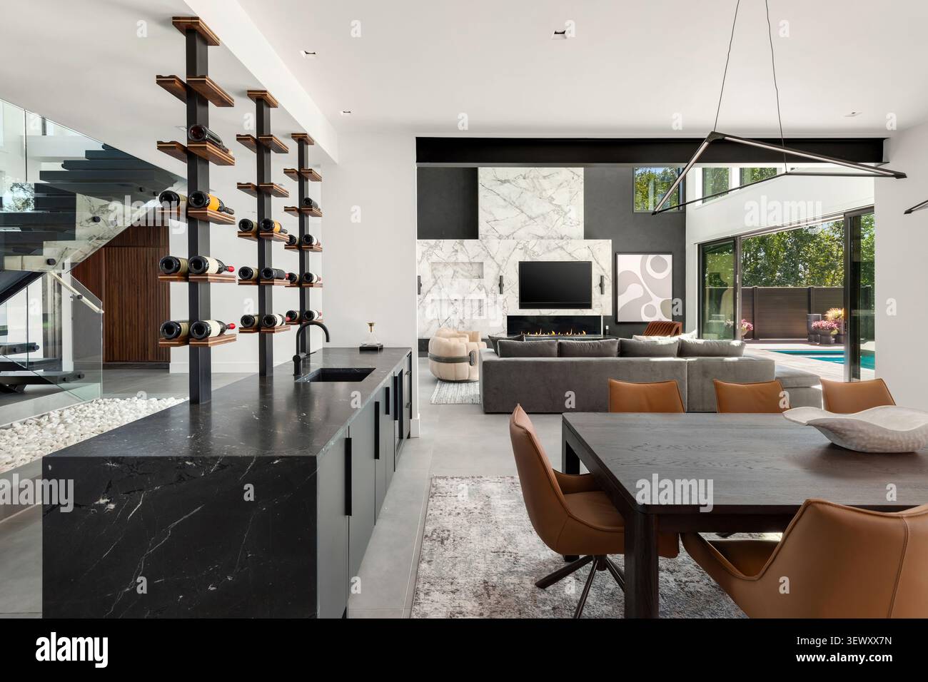 Superbe intérieur de maison moderne avec plan d'étage ouvert Banque D'Images