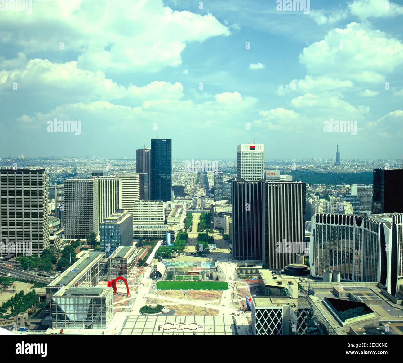 France. Paris. Vue d'ensemble de La Défense depuis la tour. Photo de 1985. Banque D'Images