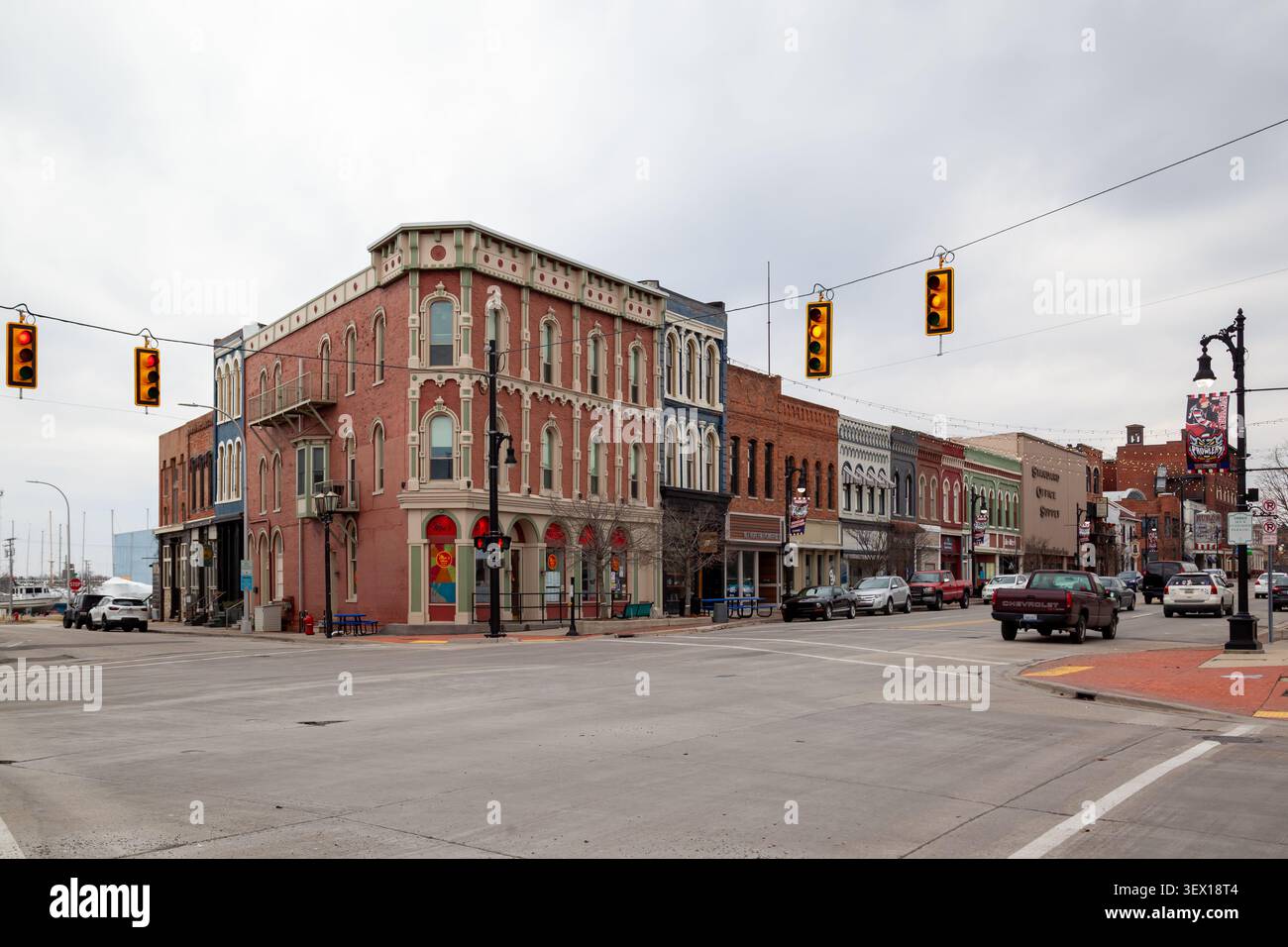 Les bâtiments du centre-ville historique près de l'intersection de Military et Water Street à Port Huron, Michigan, États-Unis. Banque D'Images