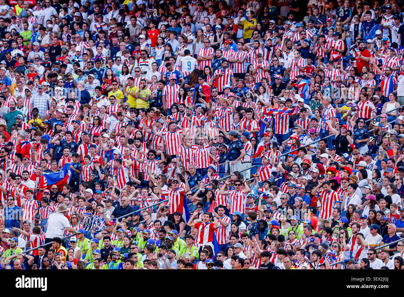 Boston, États-Unis. 29 juin 2026. Supporters du Paraguay lors de la Coupe du monde de la FIFA 2026 Round of 32 match entre l'Allemagne et le Paraguay au stade de Boston le 29 juin 2026 à Boston, États-Unis. (Crédit : Marcel ter bals/MTB-photo/Alamy Live News) crédit : MTB photo/Alamy Live News Banque D'Images