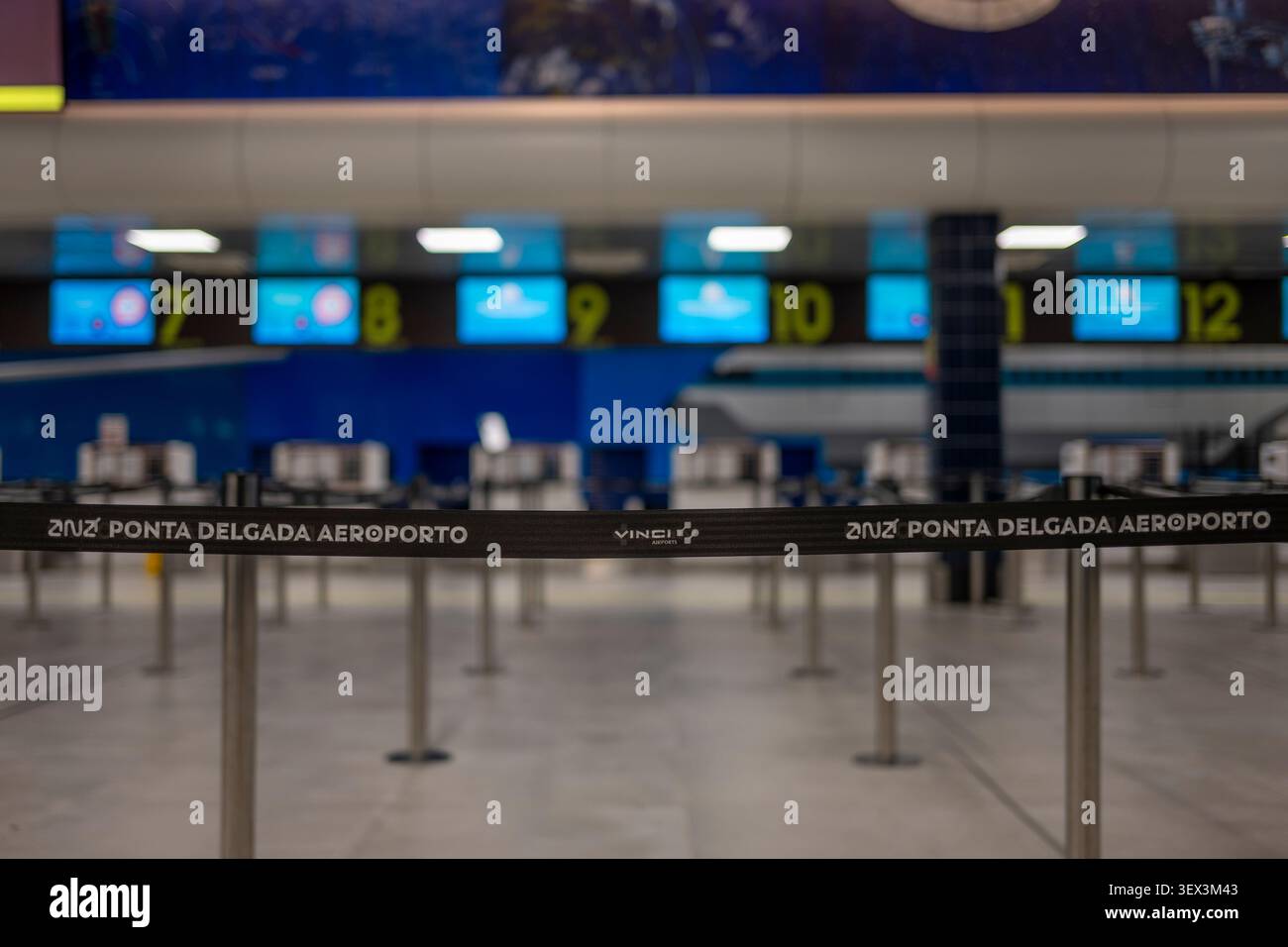 Ponta Delgada, Portugal, 19 juin 2026 : comptoir d'enregistrement de l'aéroport Vinci de Ponta Delgada dans les Açores au Portugal Banque D'Images
