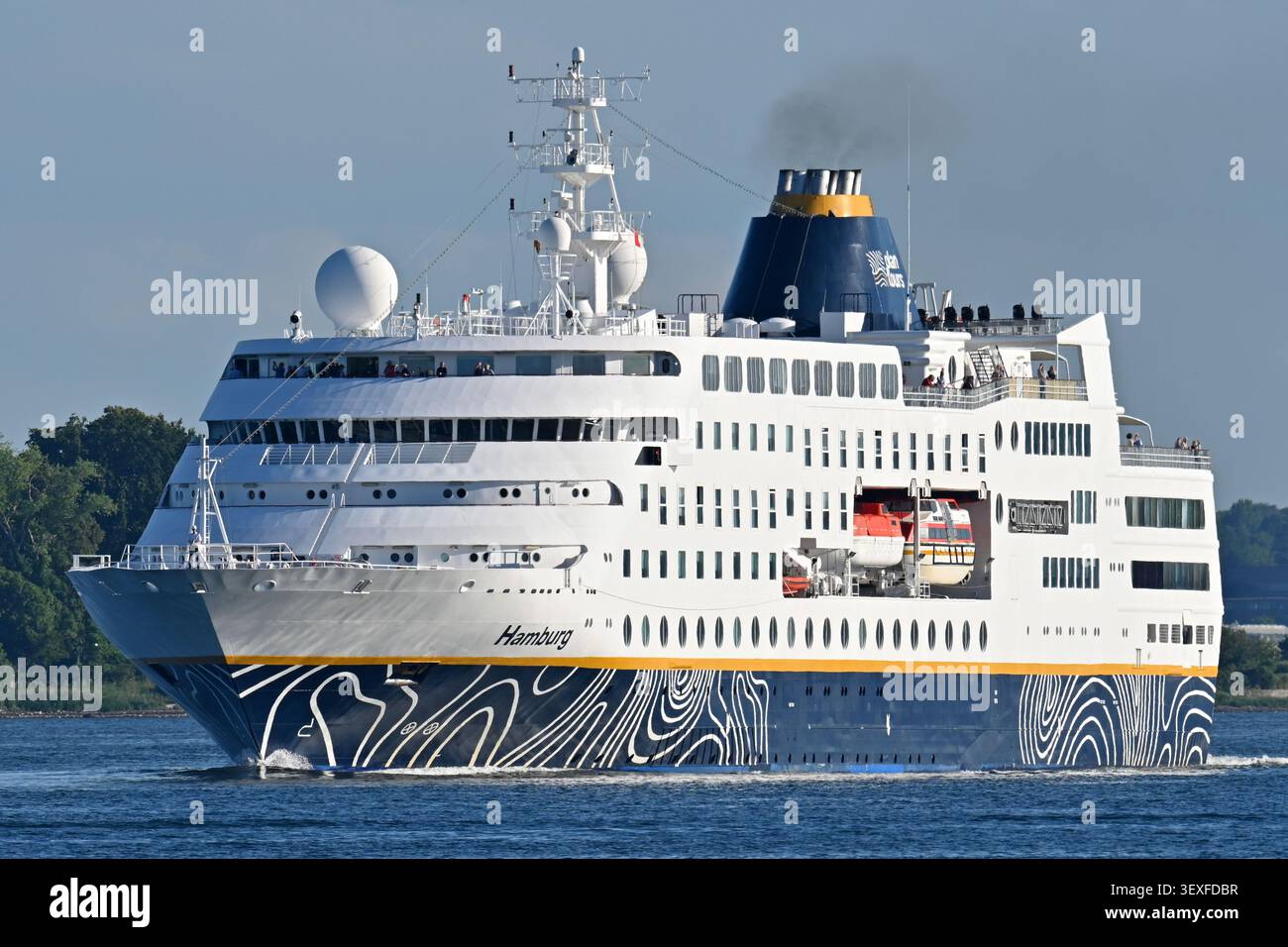 Bateau de croisière HAMBURG sortant de Kiel Banque D'Images