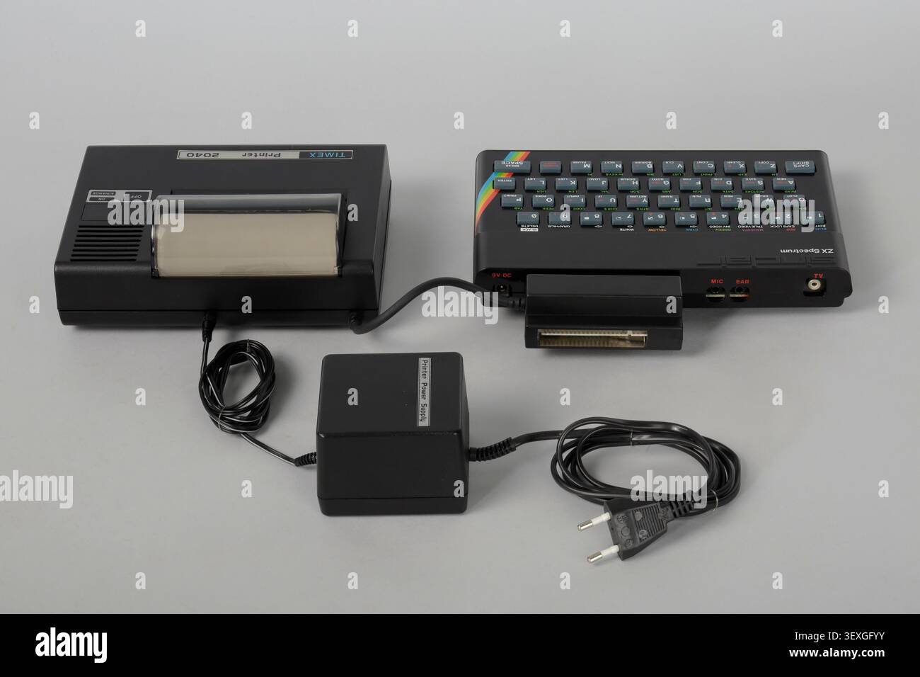 Sinclair ZX Spectrum micro-ordinateur, numéro de série 022-007502, un produit de Sinclair Research, une société britannique fondée par Clive Sinclair, un pionnier dans le développement des ordinateurs domestiques. Banque D'Images