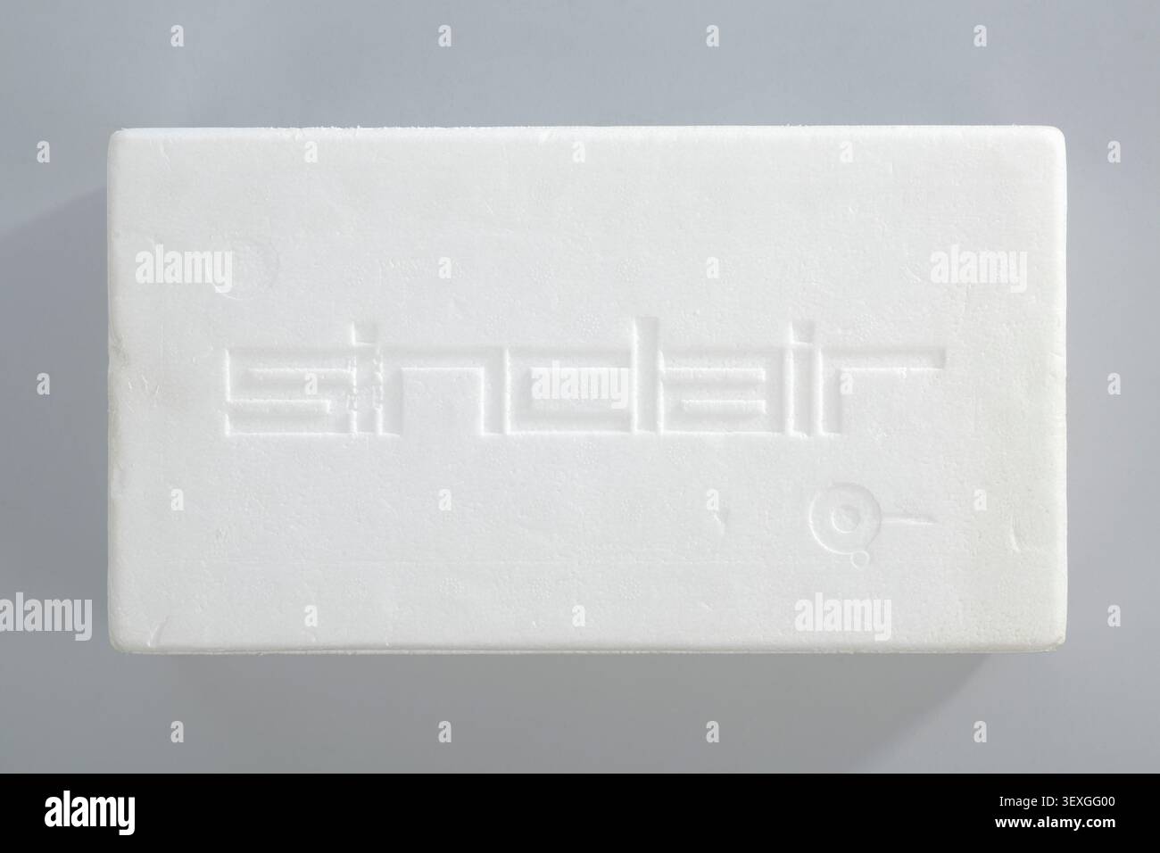 Un micro-ordinateur Sinclair ZX Spectrum, numéro de série 022-007502, un ordinateur domestique conçu et fabriqué par Sinclair Research Ltd, une société britannique fondée par Clive Sinclair. Banque D'Images