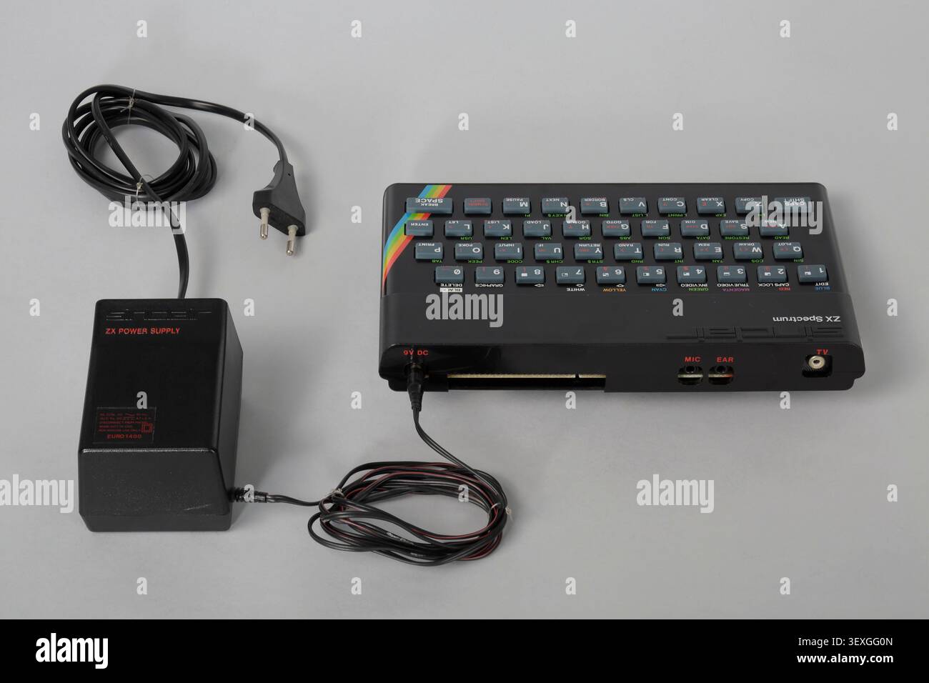 Sinclair ZX Spectrum micro-ordinateur, numéro de série 022-007502, un produit de Sinclair Research Ltd, une société britannique d'électronique grand public fondée par Clive Sinclair. Banque D'Images