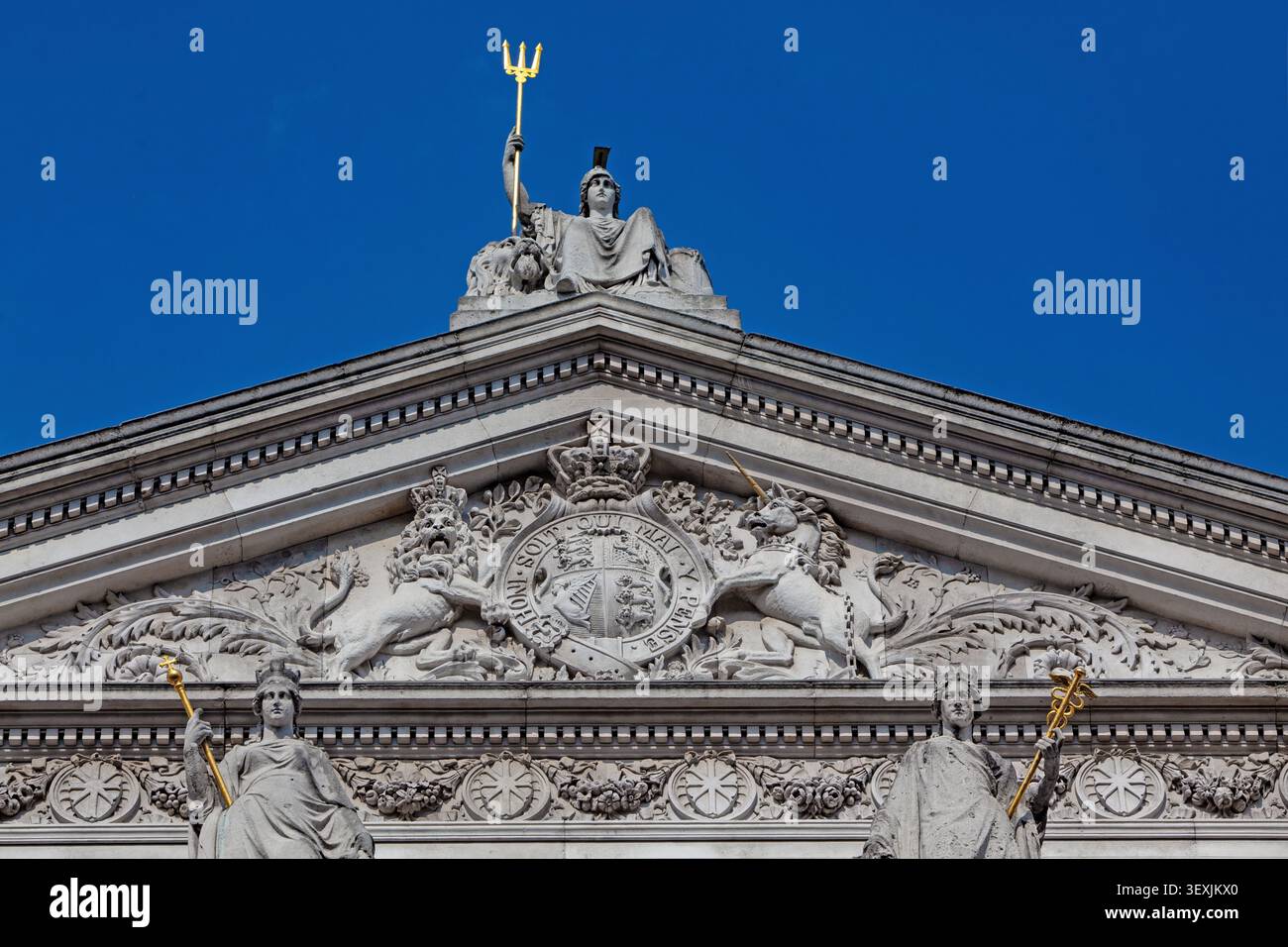 Sculpture de Britannia sur le fronton de Tate Britain, Millbank/Pimlico, ville de Westminster, Londres, Angleterre, Royaume-Uni Banque D'Images