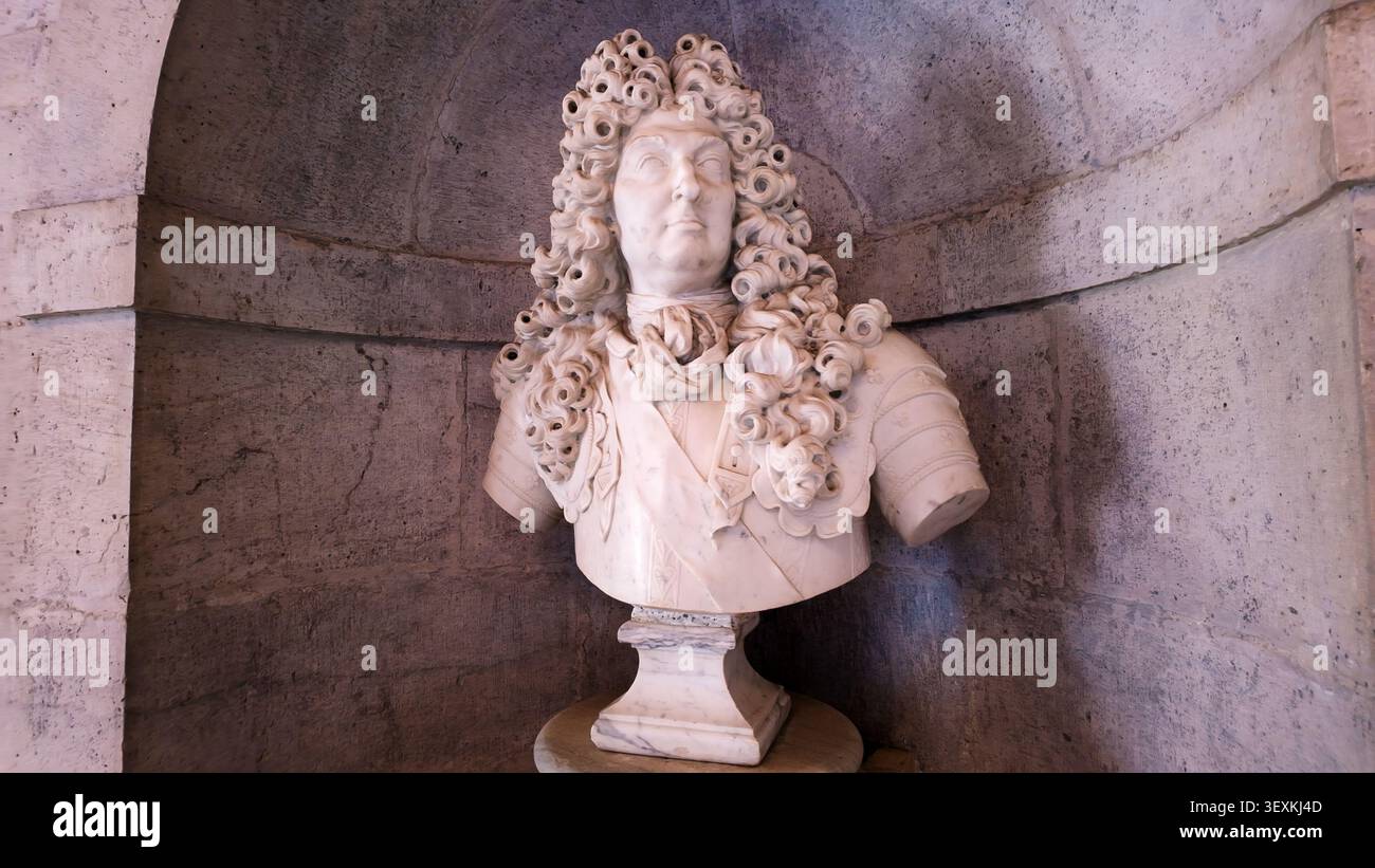 Aranjuez, Espagne, 2 mars 2026 buste en marbre du roi Louis XIV au palais d'Aranjuez Banque D'Images