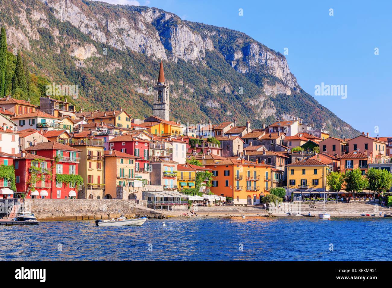 Lac de Côme. Ville de Varenna. Village traditionnel italien au bord du lac. Italie, Europe. Banque D'Images
