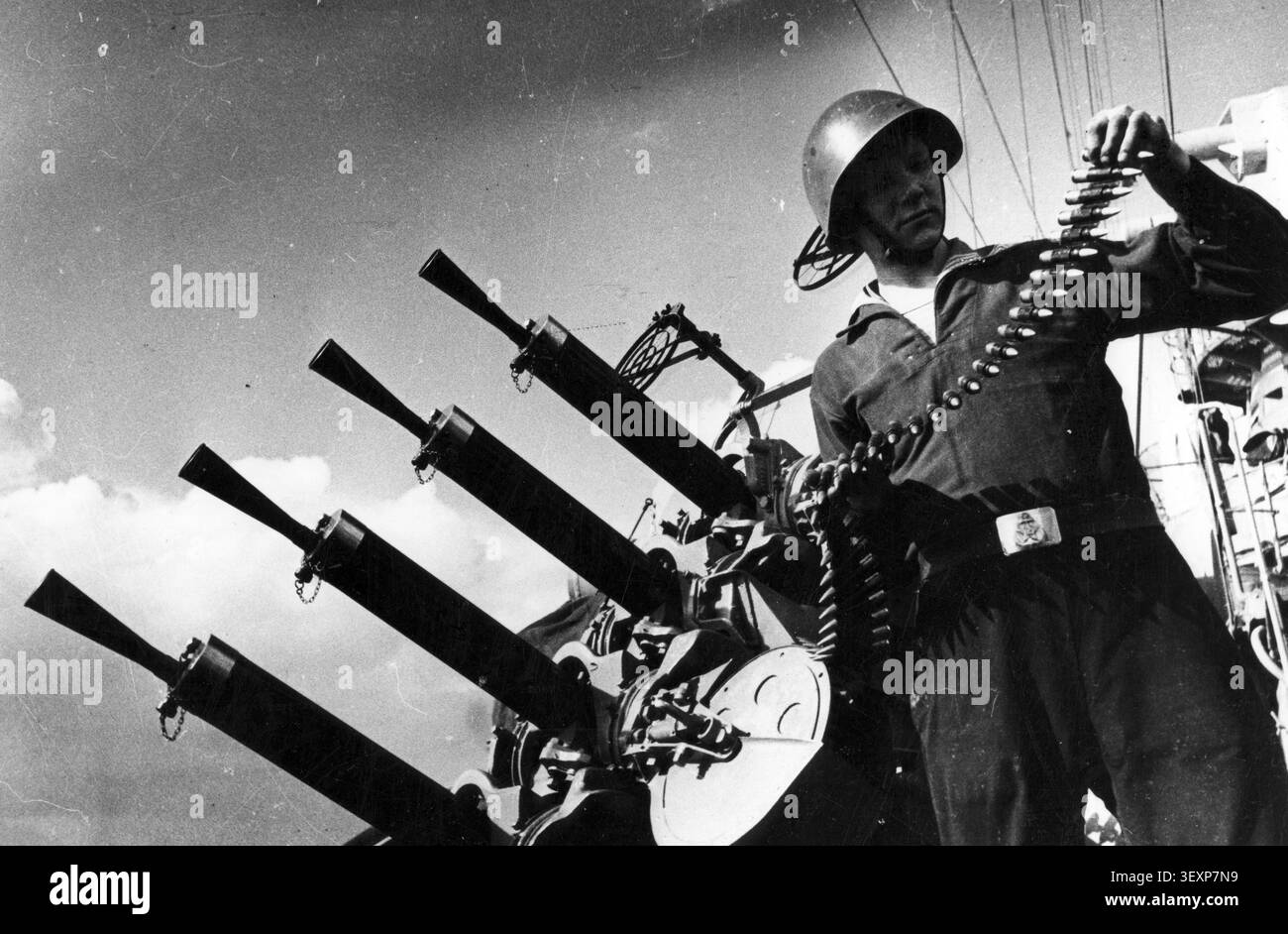 Marine, soldats testant des munitions, navire de guerre de la flotte rouge, Ukraine, mer Noire, 1944 seconde Guerre mondiale. En octobre 1941, la Wehrmacht a conquis une grande partie Banque D'Images