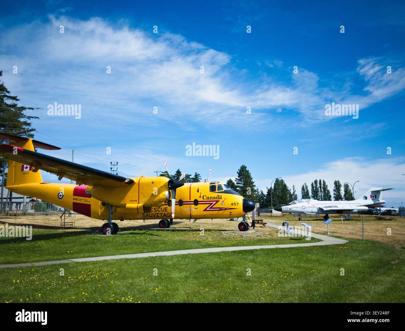 De Havilland CC-115 Buffalo & McDonnell CF-101B Voodoo, Heritage Air Park, Comox Air Force Museum, Comox, Île de Vancouver, Colombie-Britannique, Canada - Image de stock capturée avec un smartphone