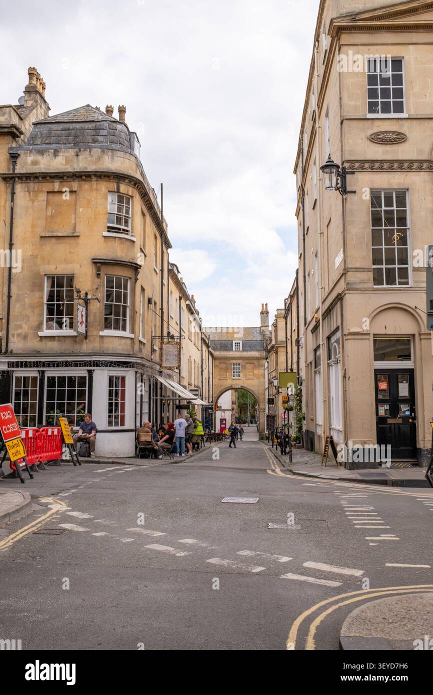 Ruelle à Bath, Royaume-Uni avec architecte en pierre historique Banque D'Images