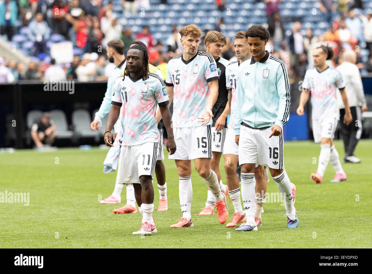 Seattle, Washington, États-Unis. 1er juillet 2026. Le milieu de terrain belge Jérémy Doku (11) le défenseur belge Thomas Meunier (15) le défenseur belge Koni de Winter (16) L'attaquant belge Charles de Ketelaere (17) et d'autres coéquipiers quittent le terrain à la fin du match équipe nationale de Belgique contre équipe nationale du Sénégal pour la Coupe du monde de la FIFA, pour la manche 32 au Seattle Stadium. (Crédit image : © Melissa Levin/ZUMA Press Wire) USAGE ÉDITORIAL SEULEMENT ! Non destiné à UN USAGE commercial ! Banque D'Images