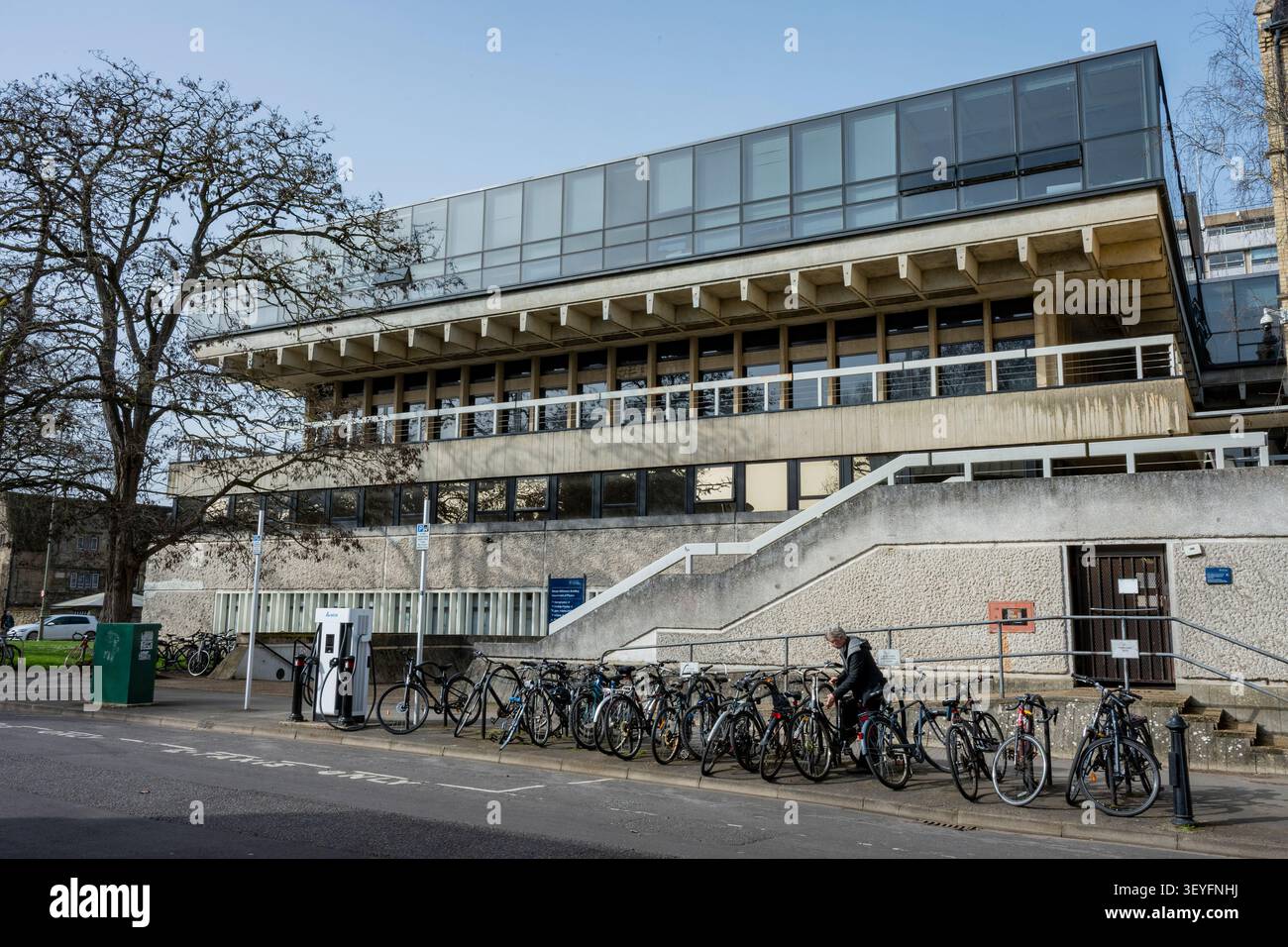 Bâtiment Denys Wilkinson, département d'astrophysique et de physique des particules de l'Université d'Oxford, centre-ville d'Oxford, Oxfordshire, Angleterre, Royaume-Uni Banque D'Images