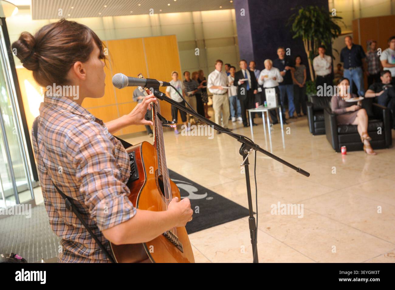 Dana Falconberry se produit lors de la Journée des bénéfices de la HAAM, Austin, Texas, le 4 octobre 2011. (Photo de John Anderson/The Austin Chronicle) Banque D'Images