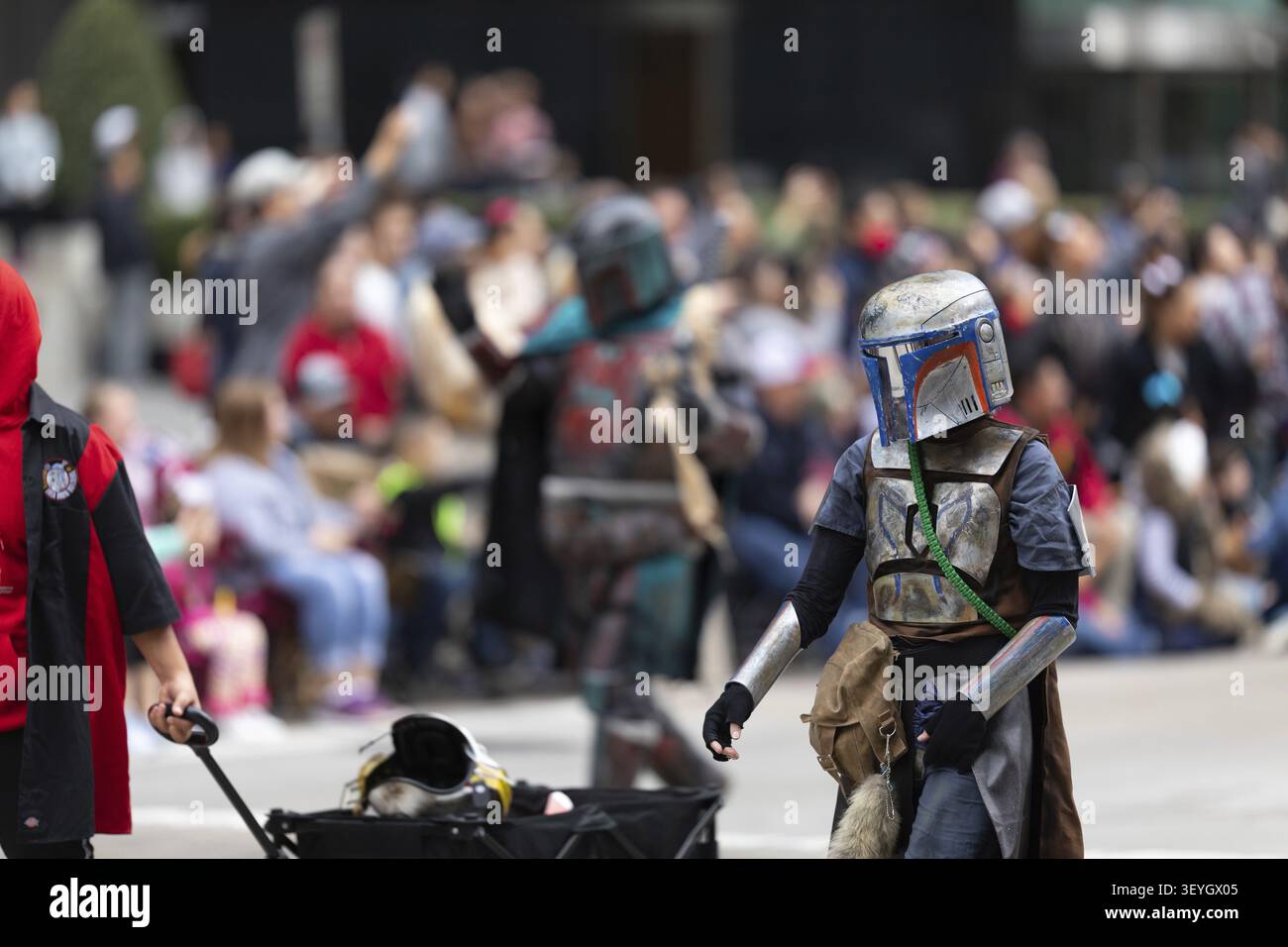 Houston, Texas, États-Unis - 28 novembre 2019: H-E-B Thanksgiving Day Parade, les membres de la 501ème Légion s'habiller comme des personnages de film Star Wars, se descendant Banque D'Images