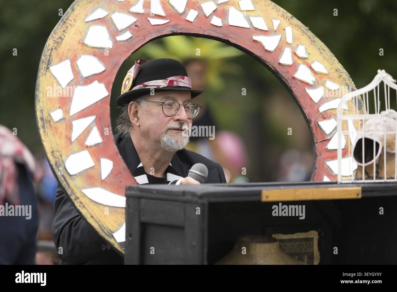 Cleveland, Ohio, USA - 9 juin 2018 l'homme de jouer du piano à l'art abstrait Défilé du festival Le Cercle Banque D'Images