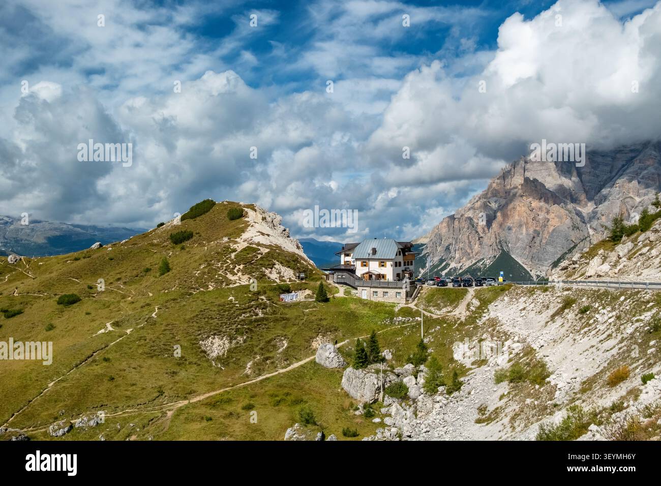 Vue aérienne du paysage de Passo di Falzarego dans les Dolomites italiennes Banque D'Images