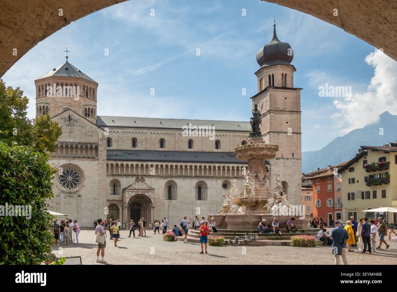 Cathédrale Saint Vigilio et fontaine de Neptune, trente, Italie Banque D'Images