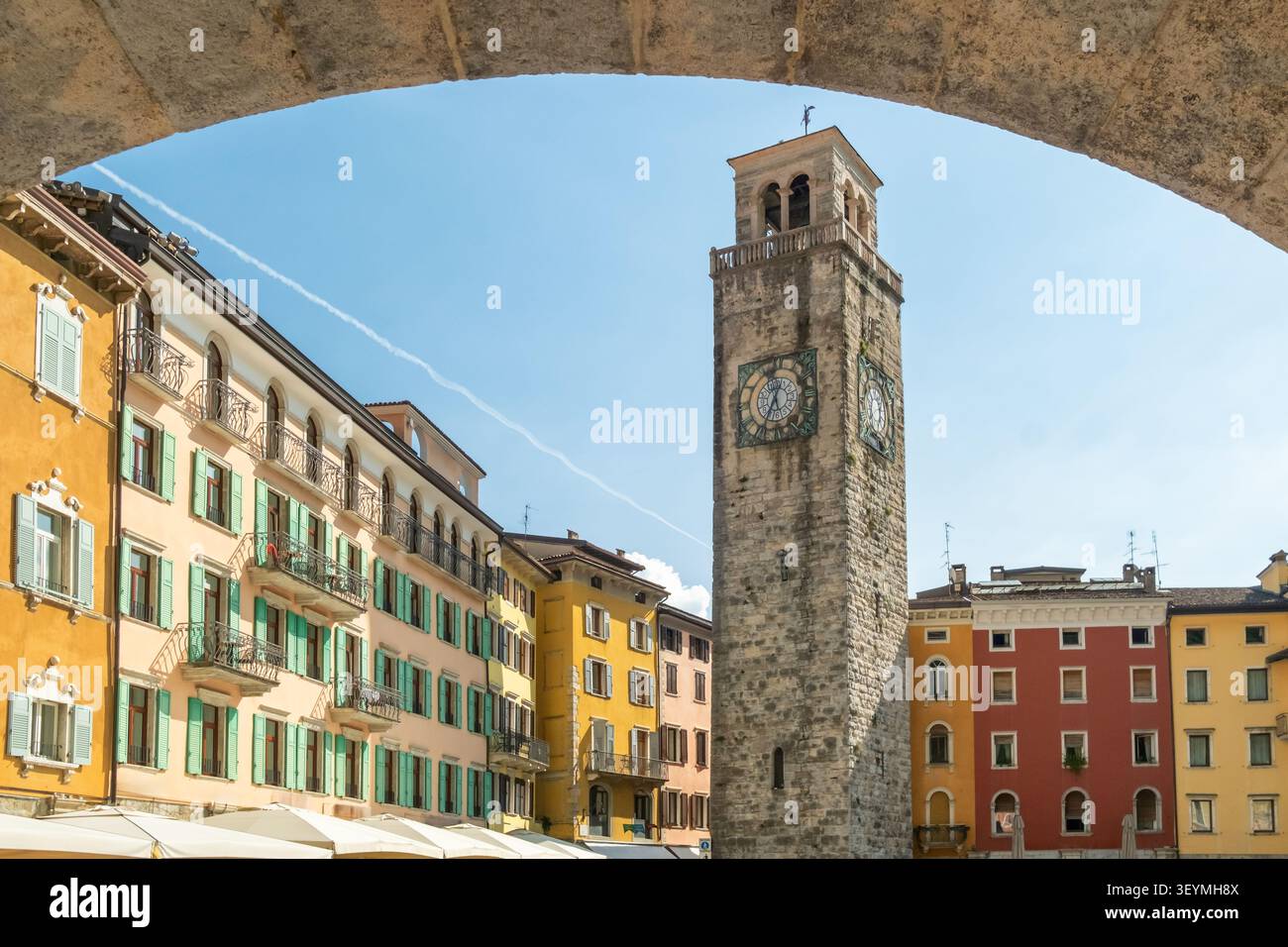 Tour Apponale et place du port à Riva del Garda, Italie Banque D'Images