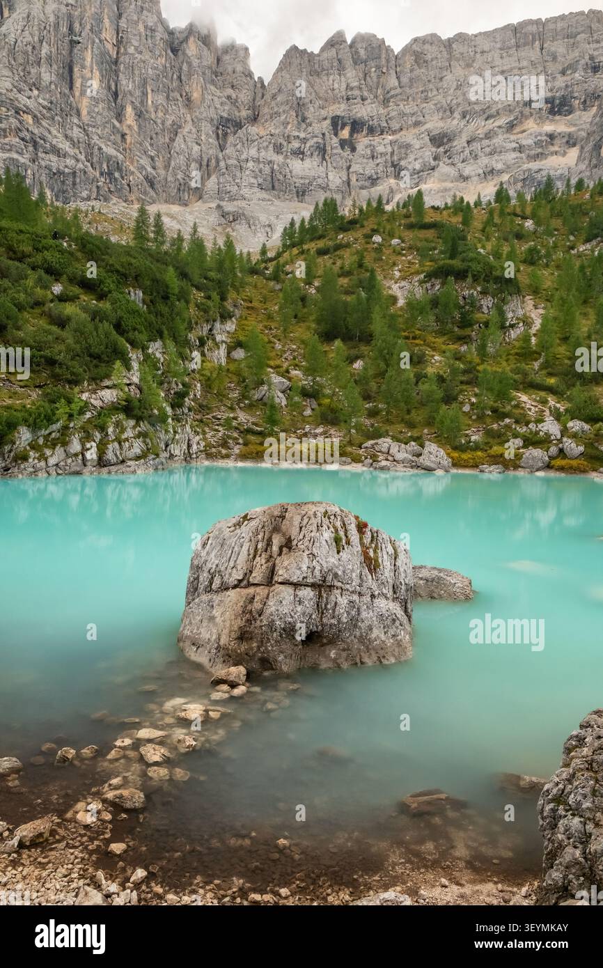 Lac Lago di Sorapis dans Dolomites montagne Alpes italiennes Banque D'Images