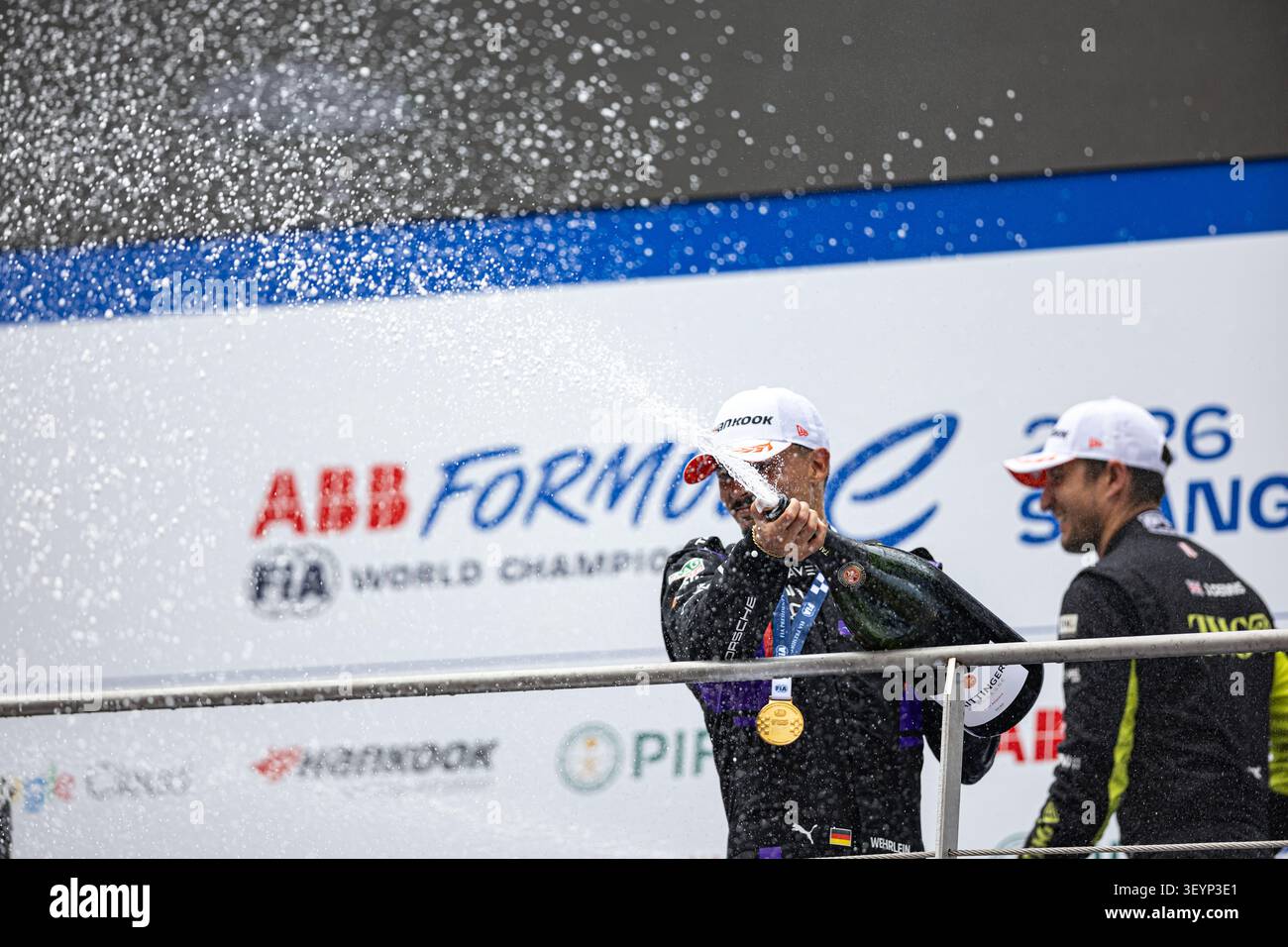 Shanghai, Chine. 4 juillet 2026. Pascal Wehrlein remporte le championnat lors de la ronde 12 de l'E-Prix de Shanghai 2026, Championnat du monde FIA de Formule E ABB. Banque D'Images