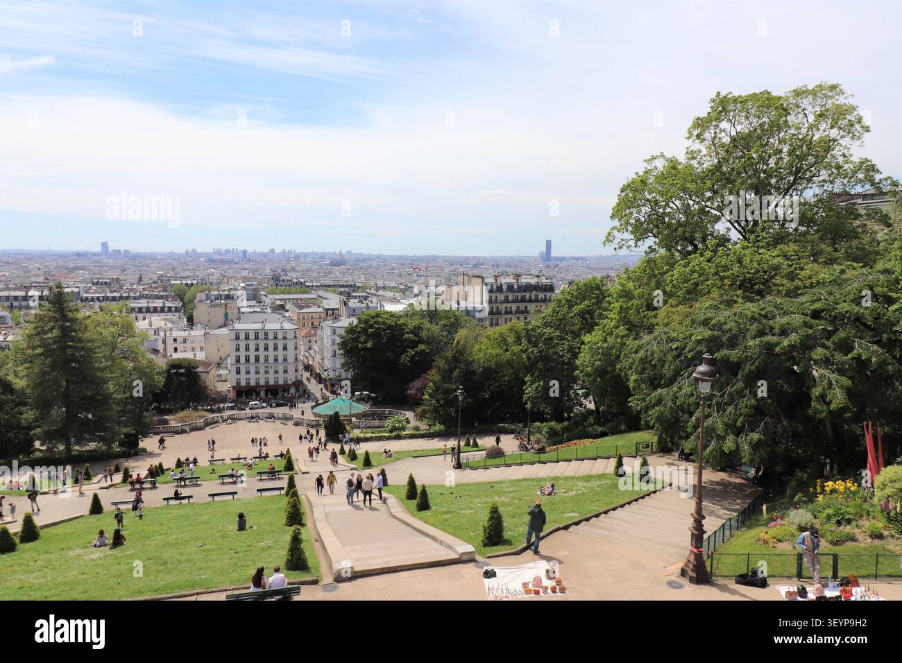 Vue d'ensemble de la ville de Paris depuis l'esplanade du Sacré-Cœur sur la colline de Montmartre, Paris, France. Banque D'Images