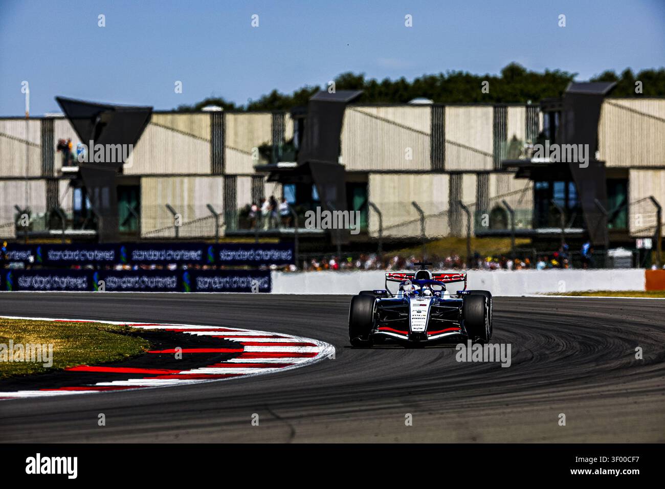 (11) Sergio Perez (MEX) - Cadillac Formula 1 Team - Cadillac - Ferrari lors de la pratique 1 du Grand Prix de Grande-Bretagne Lenovo 2026 de formule 1 à Silverston Banque D'Images
