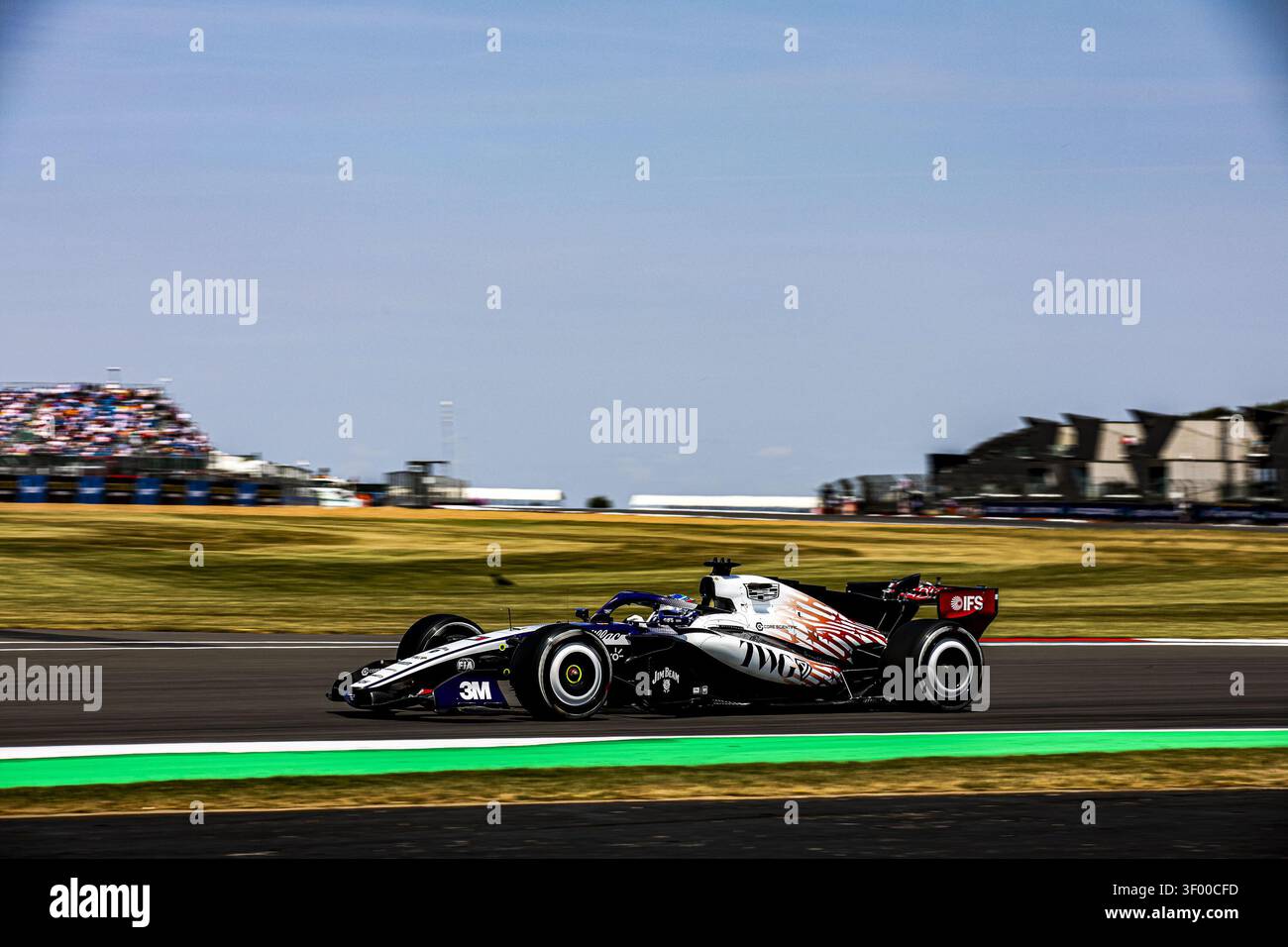 (11) Sergio Perez (MEX) - Cadillac Formula 1 Team - Cadillac - Ferrari lors de la pratique 1 du Grand Prix de Grande-Bretagne Lenovo 2026 de formule 1 à Silverston Banque D'Images