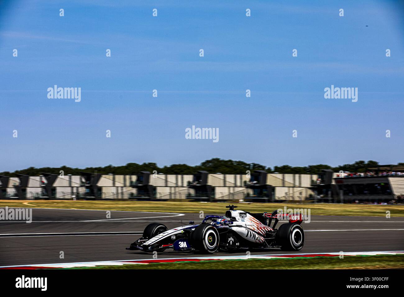 (11) Sergio Perez (MEX) - Cadillac Formula 1 Team - Cadillac - Ferrari lors de la pratique 1 du Grand Prix de Grande-Bretagne Lenovo 2026 de formule 1 à Silverston Banque D'Images