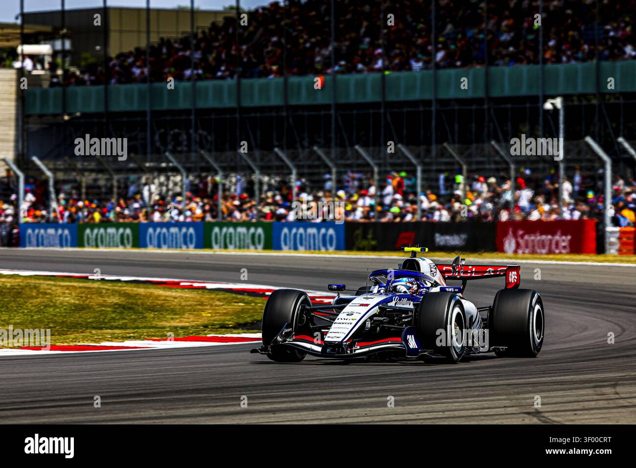(77) Valtteri Bottas (fin) - Cadillac Formula 1 Team - Cadillac - Ferrari lors de la pratique 1 du Grand Prix de Grande-Bretagne Lenovo 2026 de formule 1 à Silvers Banque D'Images