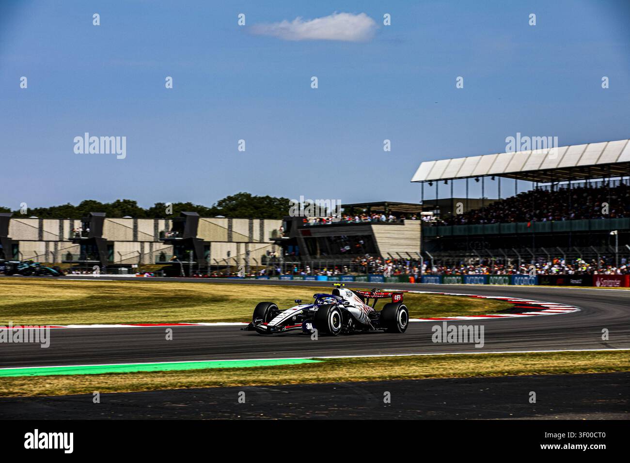 (77) Valtteri Bottas (fin) - Cadillac Formula 1 Team - Cadillac - Ferrari lors de la pratique 1 du Grand Prix de Grande-Bretagne Lenovo 2026 de formule 1 à Silvers Banque D'Images